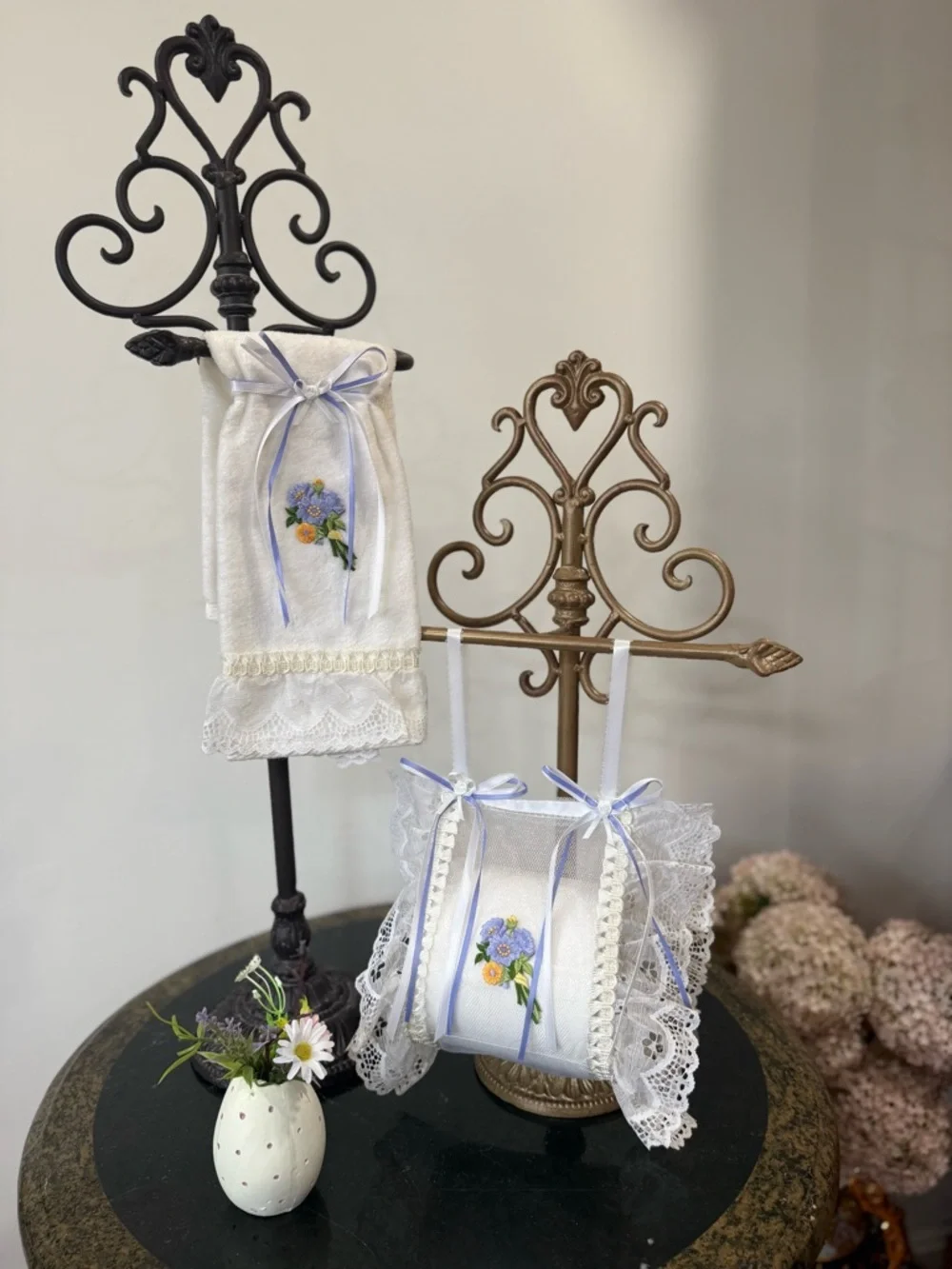 🪻White Floral Embroidered Lace Hand Towel and Toilet Paper Holder Set 🪻